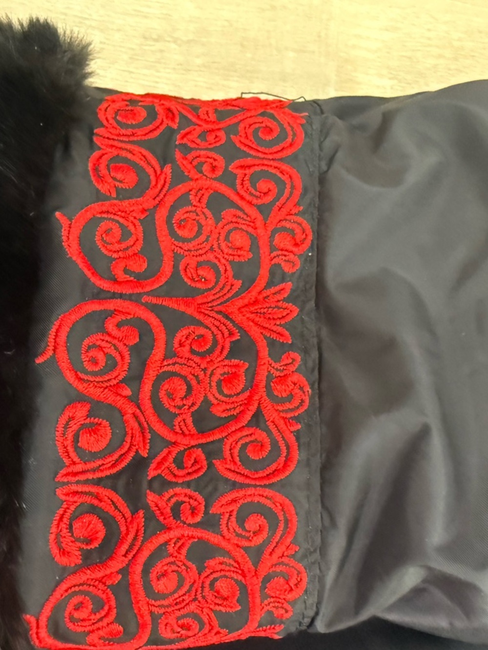 Obermeyer Y2K Black Ski Jacket with Red Embroidered trim & Faux Fur Collar - Picture 4 of 9